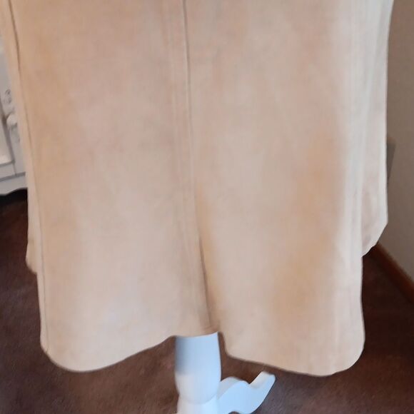 NWT Tommy Bahama Suede Skirt, Coastal Cowgirl,  Old Money, Quiet Elegance - Picture 3 of 10